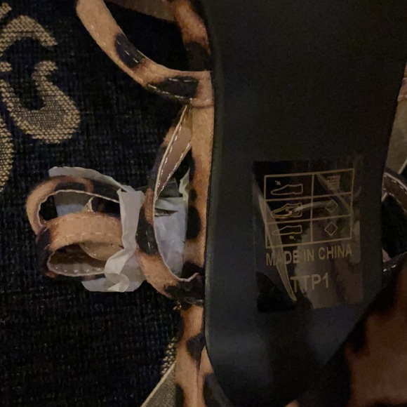 Brand new in box. Leopard print strappy sandals size 3 - Picture 6 of 8